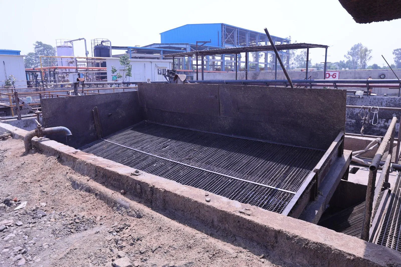 Bar-screen channel separating grit from cattle-manure slurry at the Meerut plant