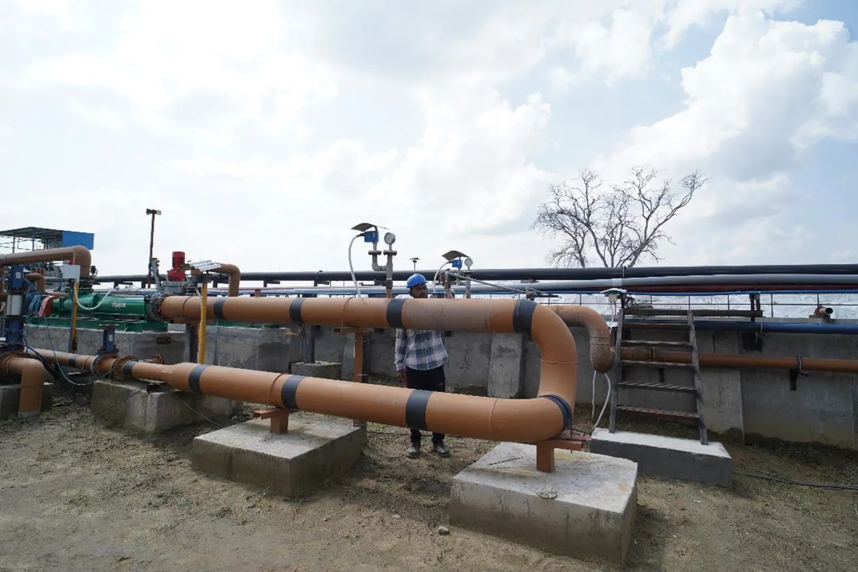 फीडस्टॉक equalisation tank और pump house